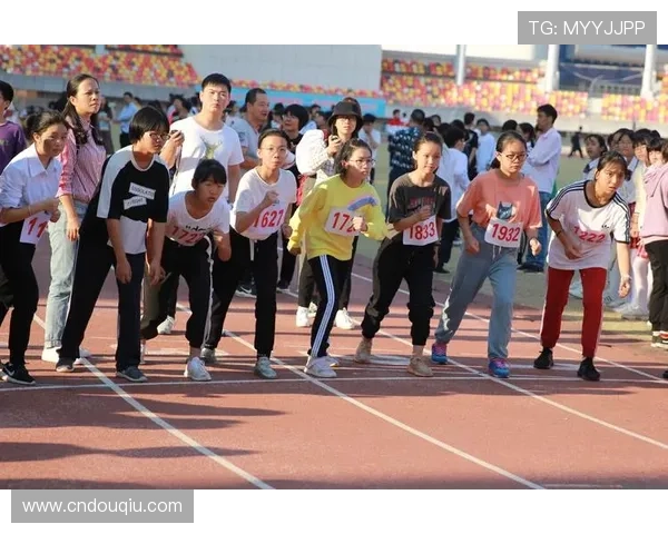 斗球小子:足球少年们的成长故事激励年轻一代勇敢追求梦想与坚持不懈的精神 斗球小子:足球少年们的成长故事激励年轻一代勇敢追求梦想与坚持不懈的精神